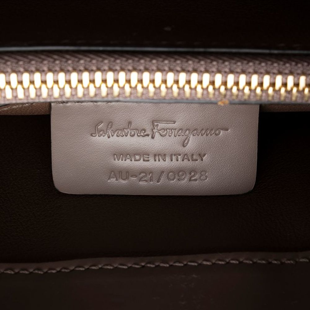 Salvatore Ferragamo Leather Gancio Trifolio Large Shoulder Bag - Picture 6 of 15